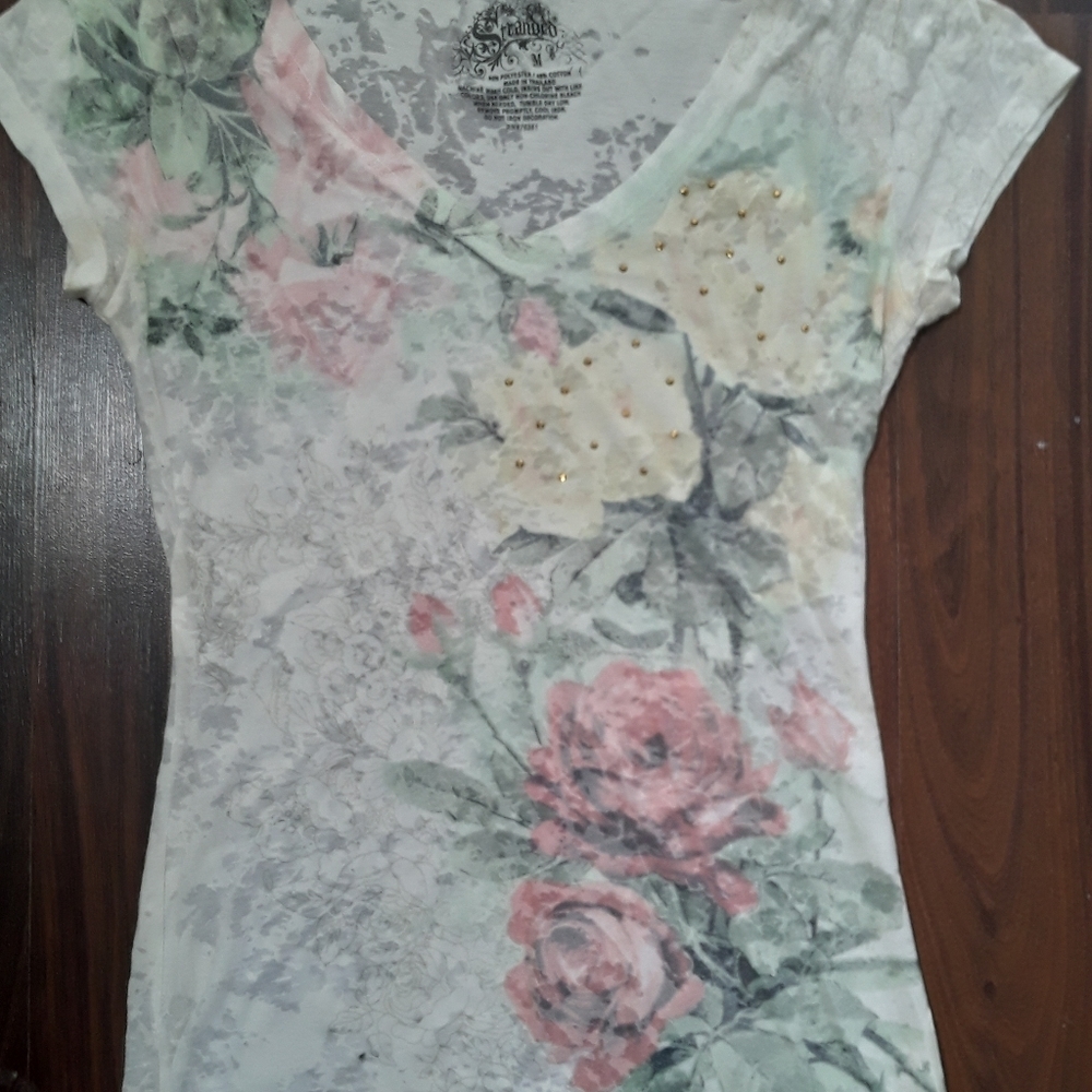 Sheer flowered v-neck t-shirt